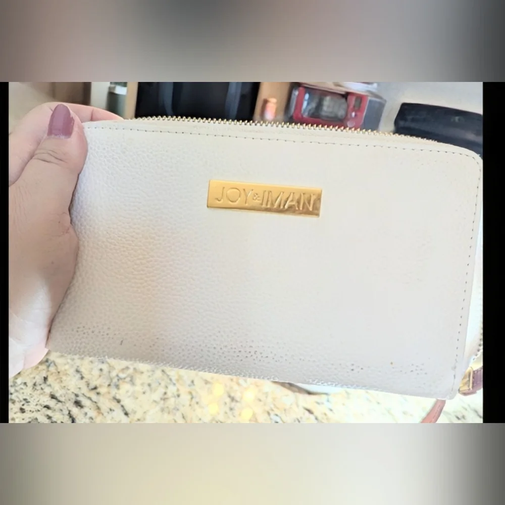 Joy & Iman Cream Pebble Leather Wallet/Clutch W Gold Accents. Many Card Slots.